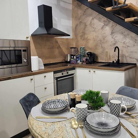 Sika Palladium Garden & Spa Central Apartment Arad Ngoại thất bức ảnh