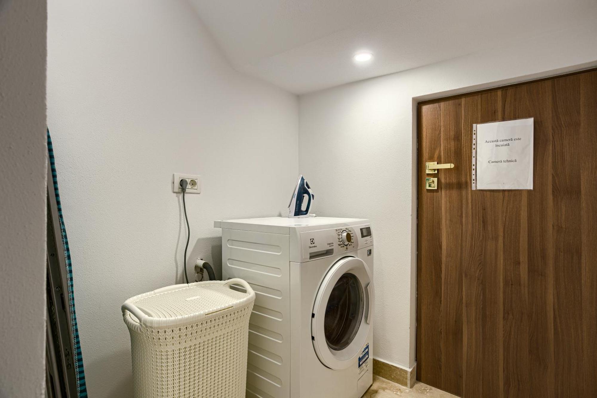 Sika Palladium Garden & Spa Central Apartment Arad Ngoại thất bức ảnh