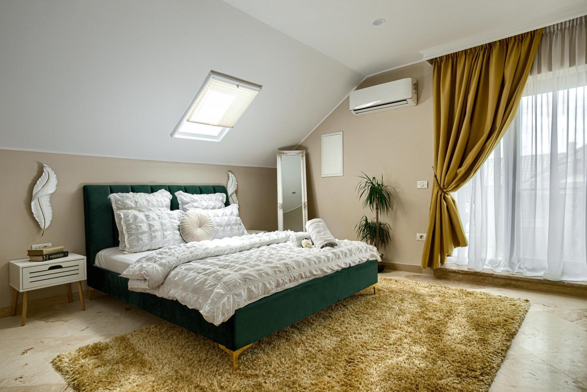 Sika Palladium Garden & Spa Central Apartment Arad Ngoại thất bức ảnh