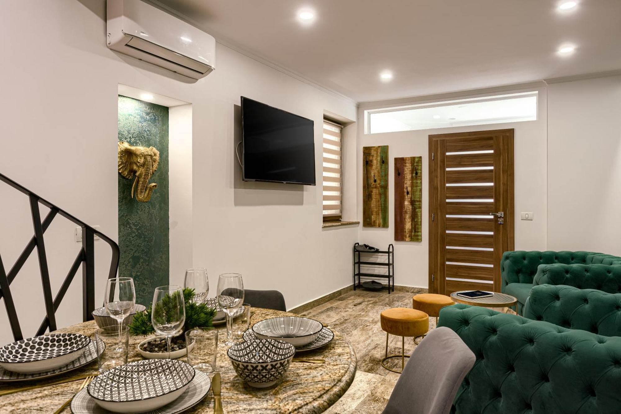 Sika Palladium Garden & Spa Central Apartment Arad Ngoại thất bức ảnh