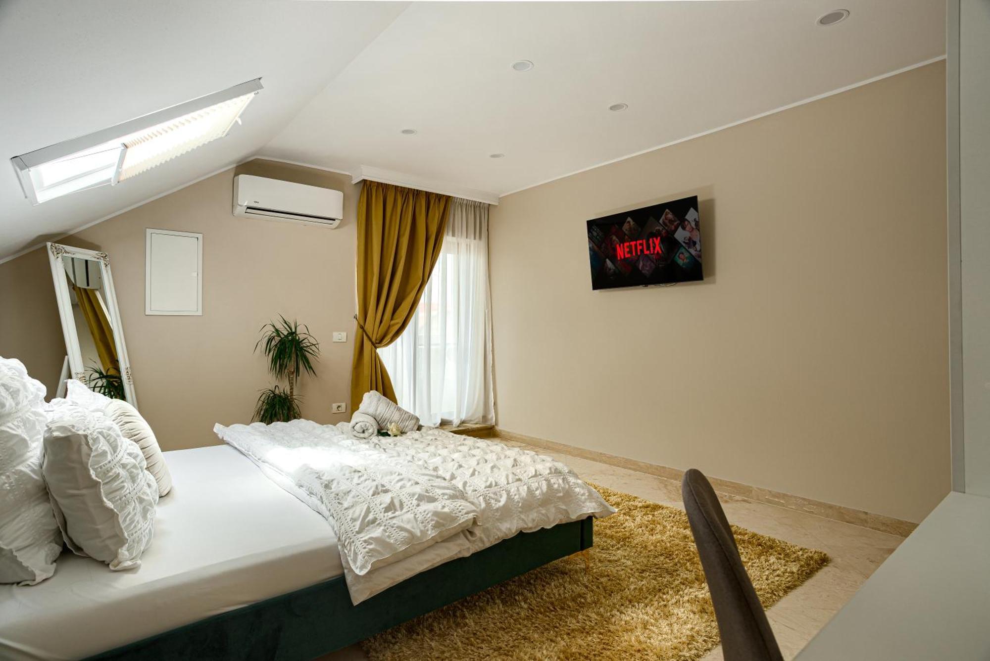 Sika Palladium Garden & Spa Central Apartment Arad Ngoại thất bức ảnh