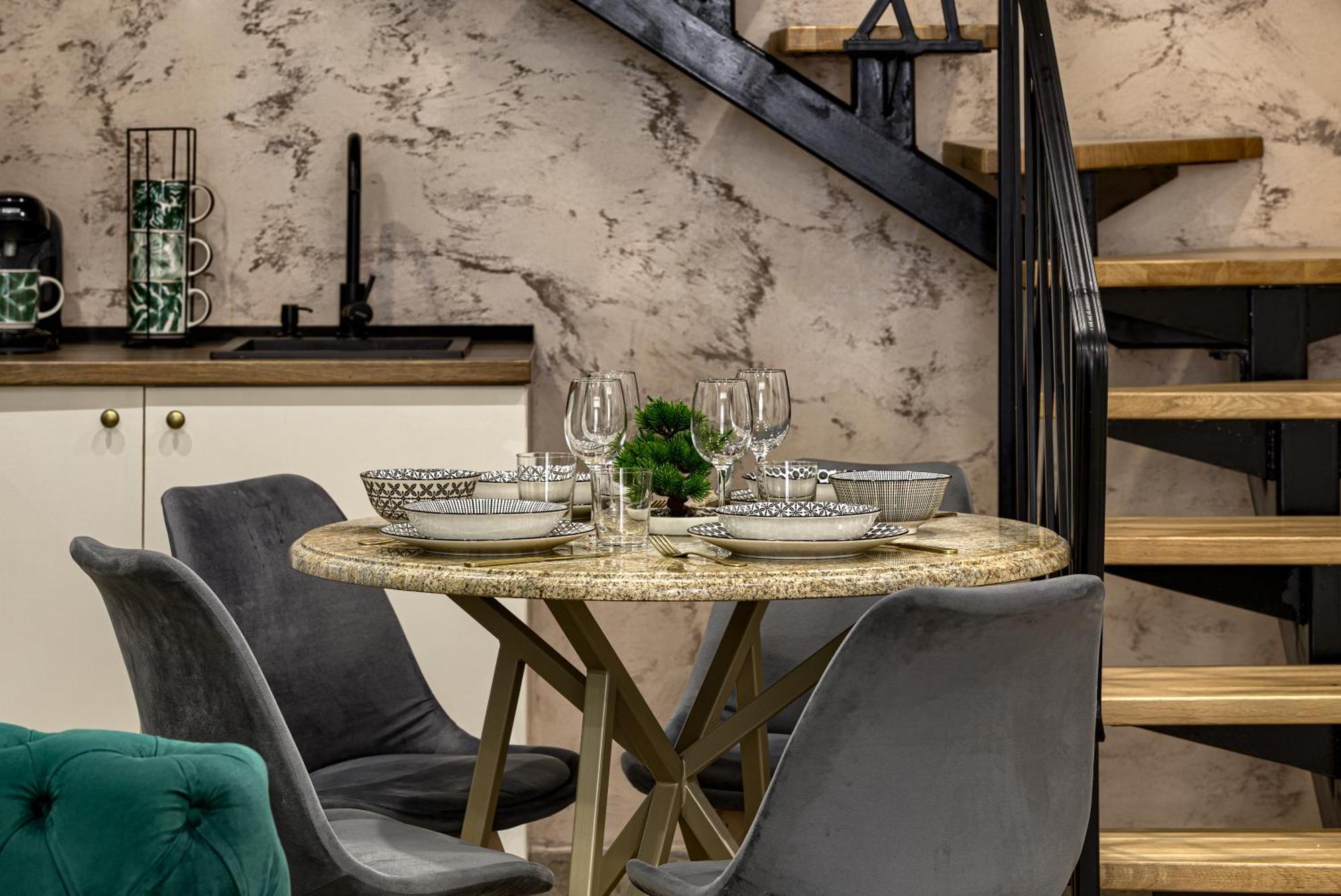 Sika Palladium Garden & Spa Central Apartment Arad Ngoại thất bức ảnh