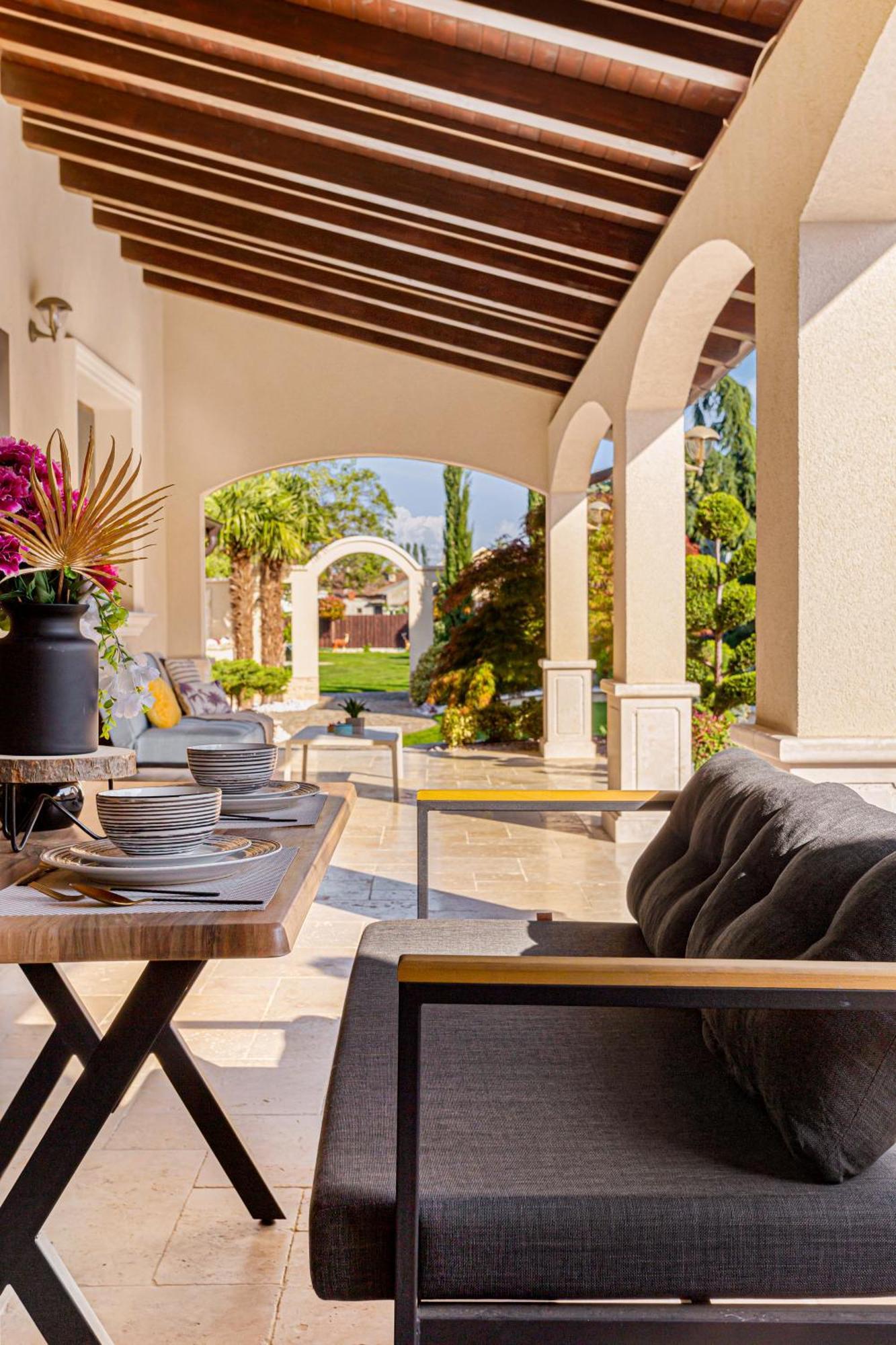 Sika Palladium Garden & Spa Central Apartment Arad Ngoại thất bức ảnh